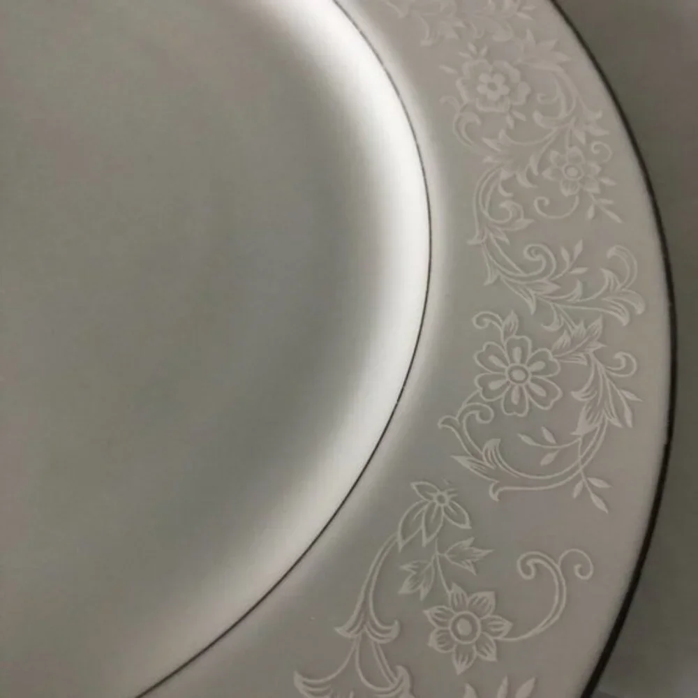 ROYAL WENTWORTH CHRISTINA FINE CHINA 51 214 Round Dinner Plate White Silver Japa